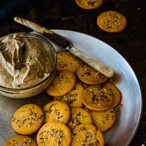 Dukkah sprinkled Chickpea Crackers recipe {vegan and gluten free}| DeliciousEveryday.com