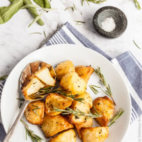 Learn how to make crispy, crunchy and golden roast potatoes.