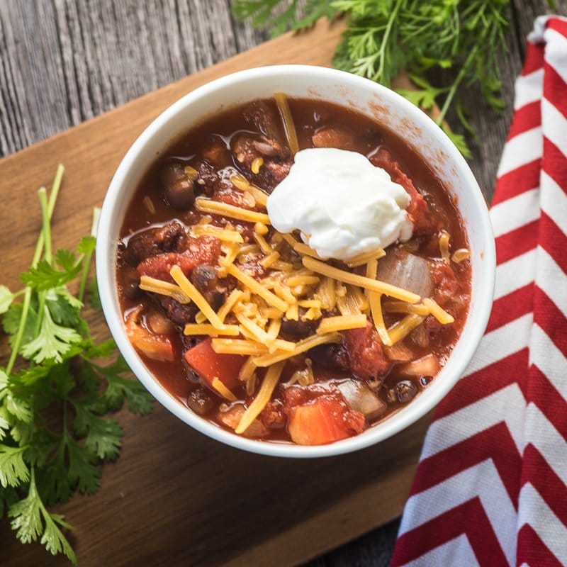 slow cooker vegan chili with toppings