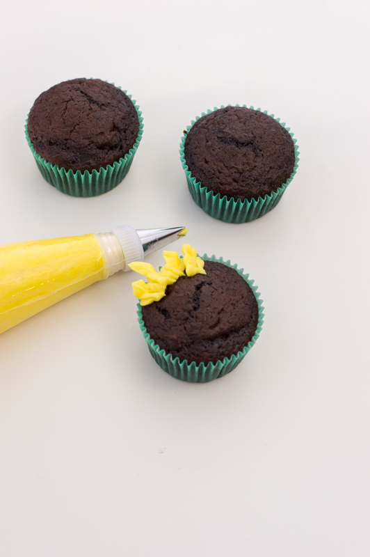 piping petals for Sunflower cupcakes